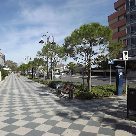 Hotel Atmosfere Beach Чезенатико Экстерьер фото
